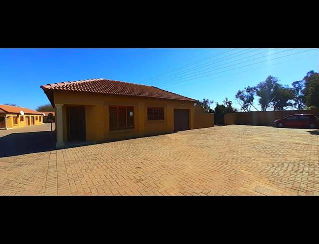 3 BEDROOM TOWNHOUSE FOR SALE IN BENDOR